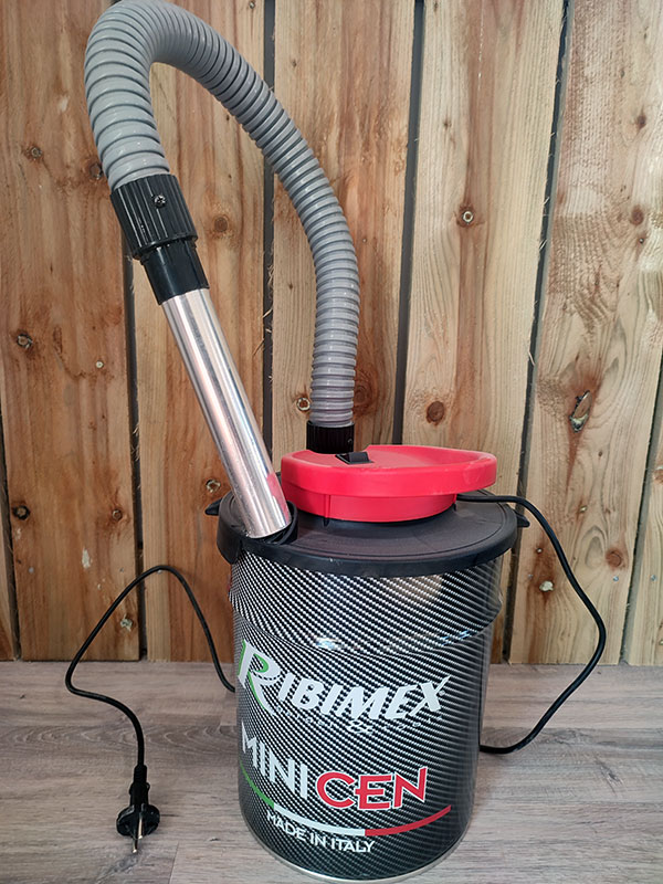 Aspirateur à cendre Minicen - 10 litres - 800W - L'Hôme de la cheminée -  Poêles à bois, granulés et inserts à Pornic